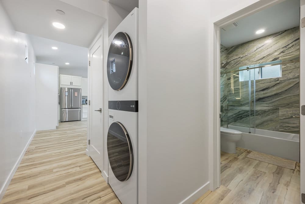 adu-rancho-santa-fe-kitchen-modern-finishes-enjoy-build